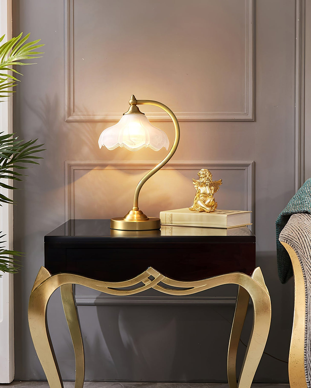Vintage Table Lamp  Magnolia Glass Shade with Brass Stand - Product detail 20