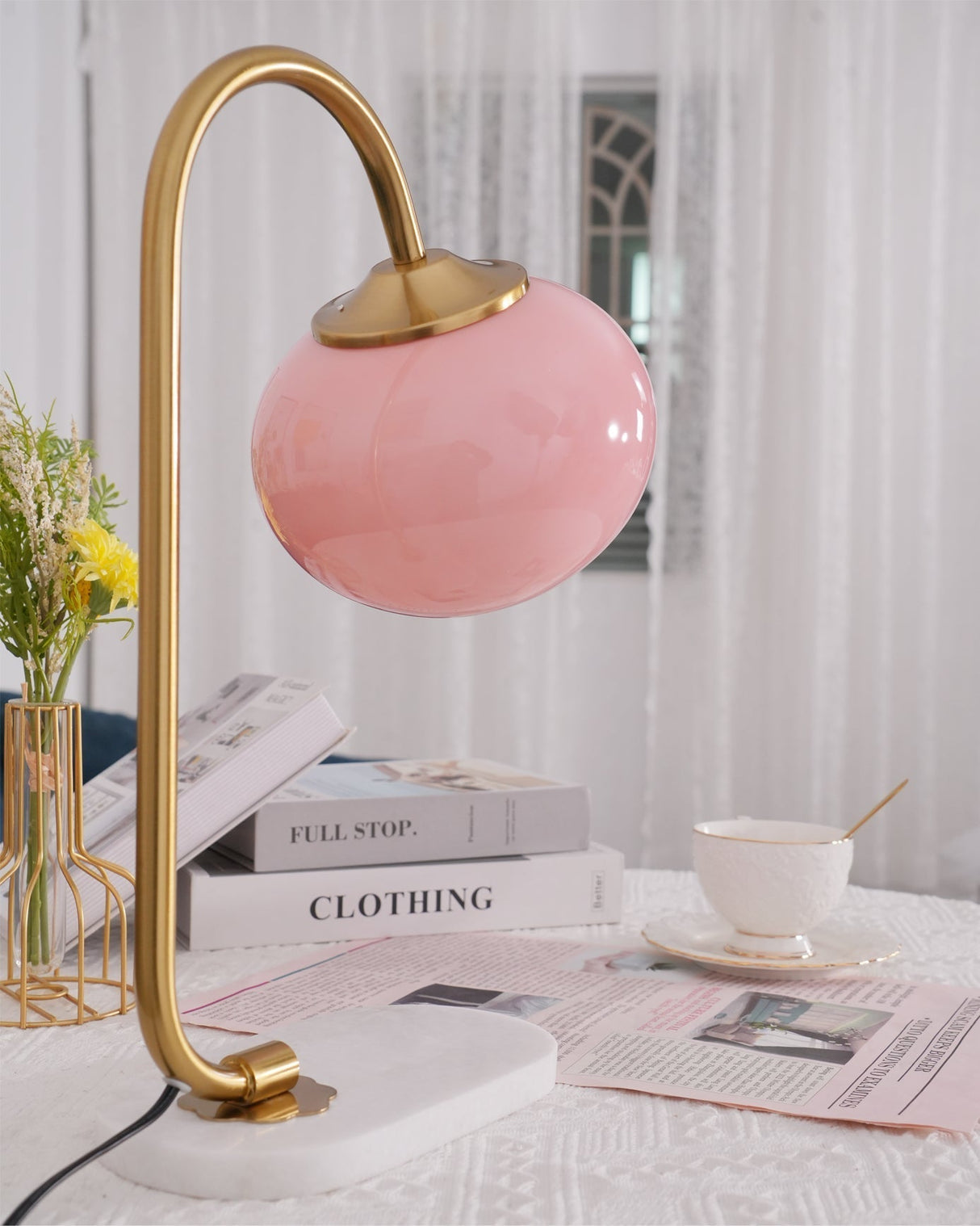 Modern Table Lamp  Pink Glass Globe With Gold Stand - Product detail 31