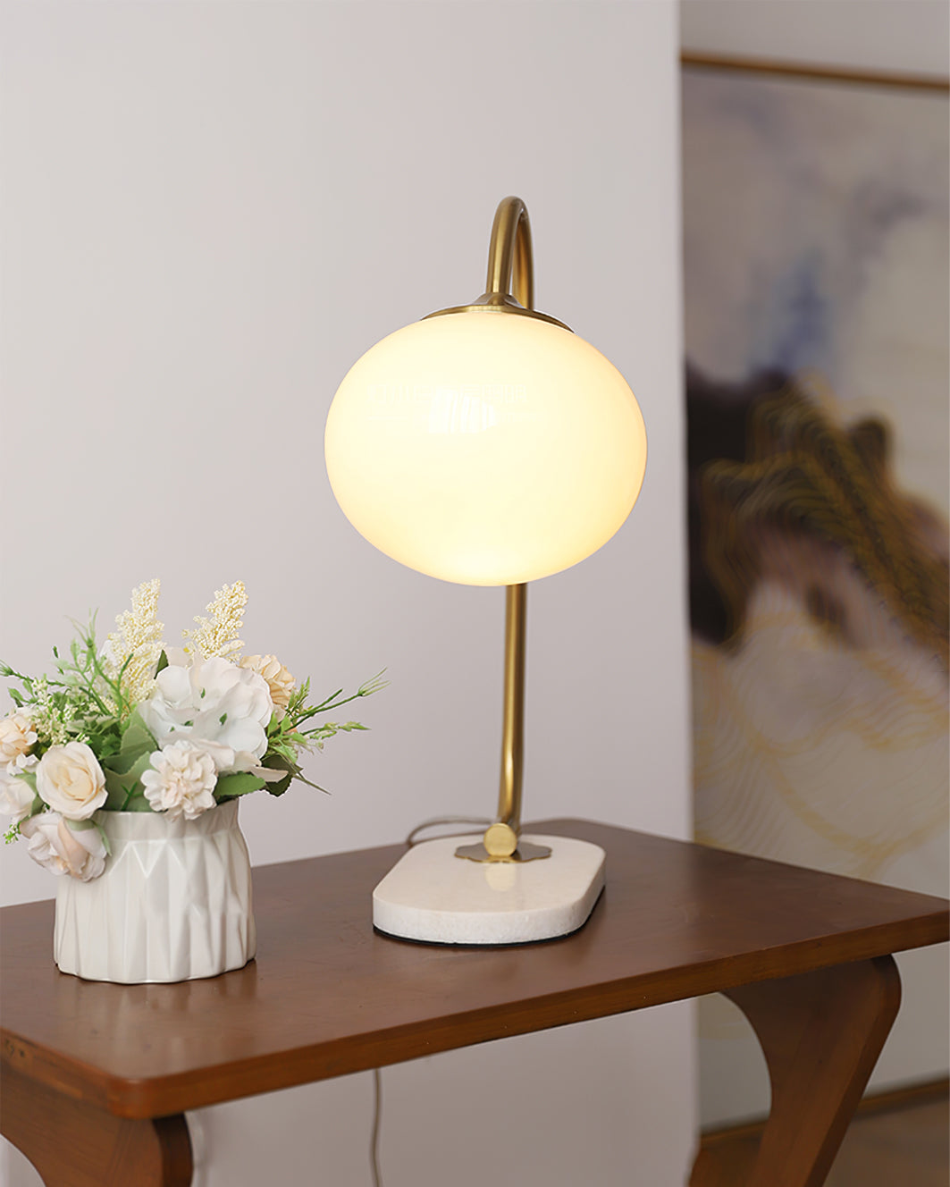 Modern Table Lamp  Pink Glass Globe With Gold Stand - Product detail 6