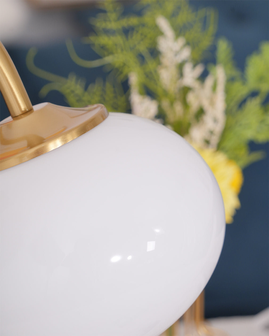 Modern Table Lamp  Pink Glass Globe With Gold Stand - Product detail 36