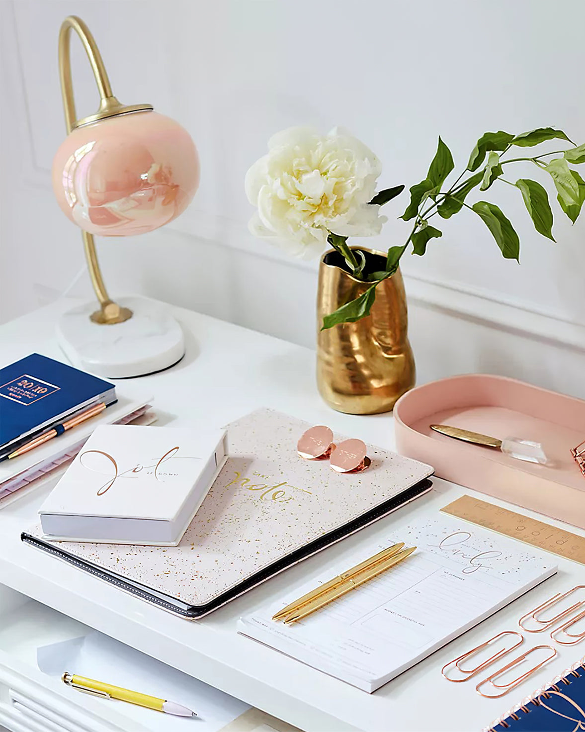 Modern Table Lamp  Pink Glass Globe With Gold Stand - Product detail 19