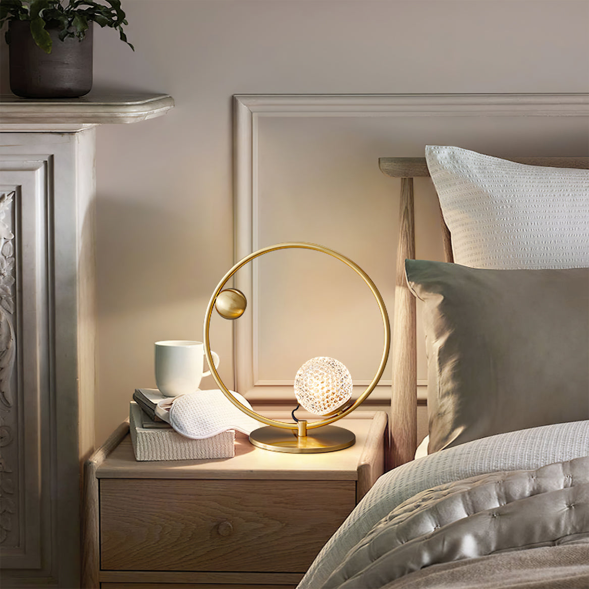Modern Glass Table Lamp  Brass Ring Design with Spherical Diffusers - Product detail 4