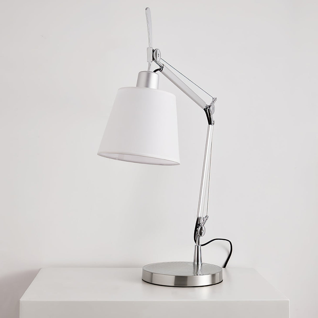Modern Task Table Lamp  Adjustable Metal Arm Design - Product detail 8
