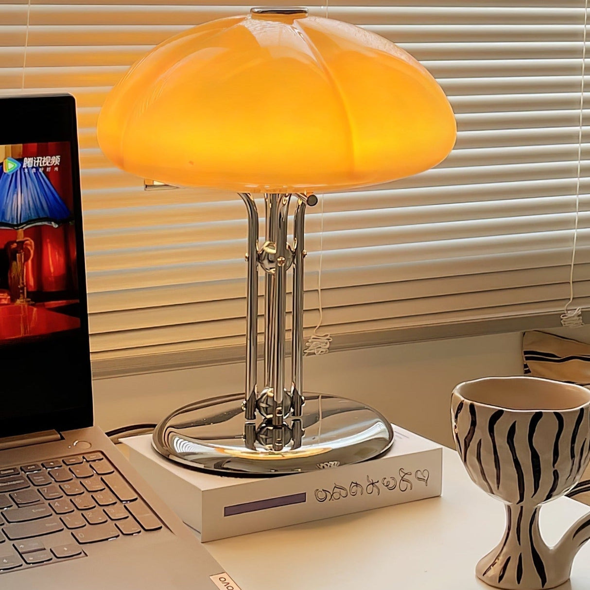 Bauhaus Table Lamp  Amber Glass Dome Shade - Product detail 15