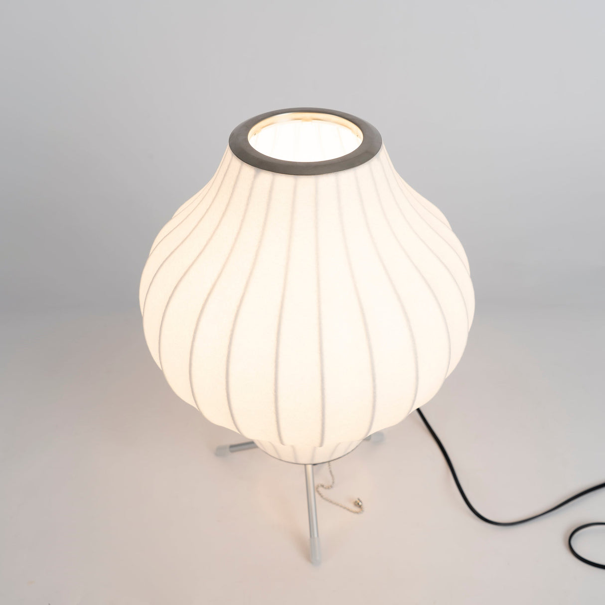 Modern Table Lamp  White Sculptural Tripod Design - Product detail 23