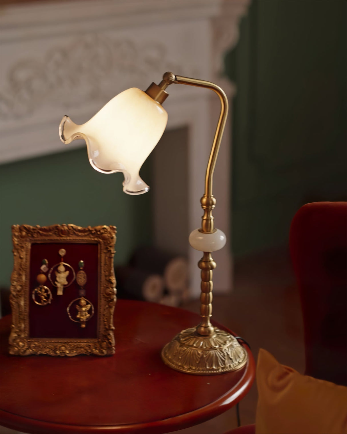 Vintage Table Lamp  Brass Base With Glass Floral Shade - Product detail 9