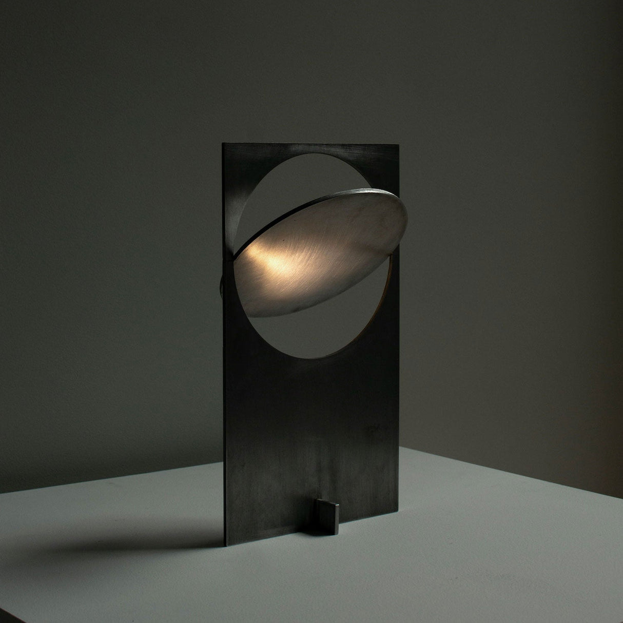 Modern LED Table Lamp  Minimalist Aluminum Design - Detailed view