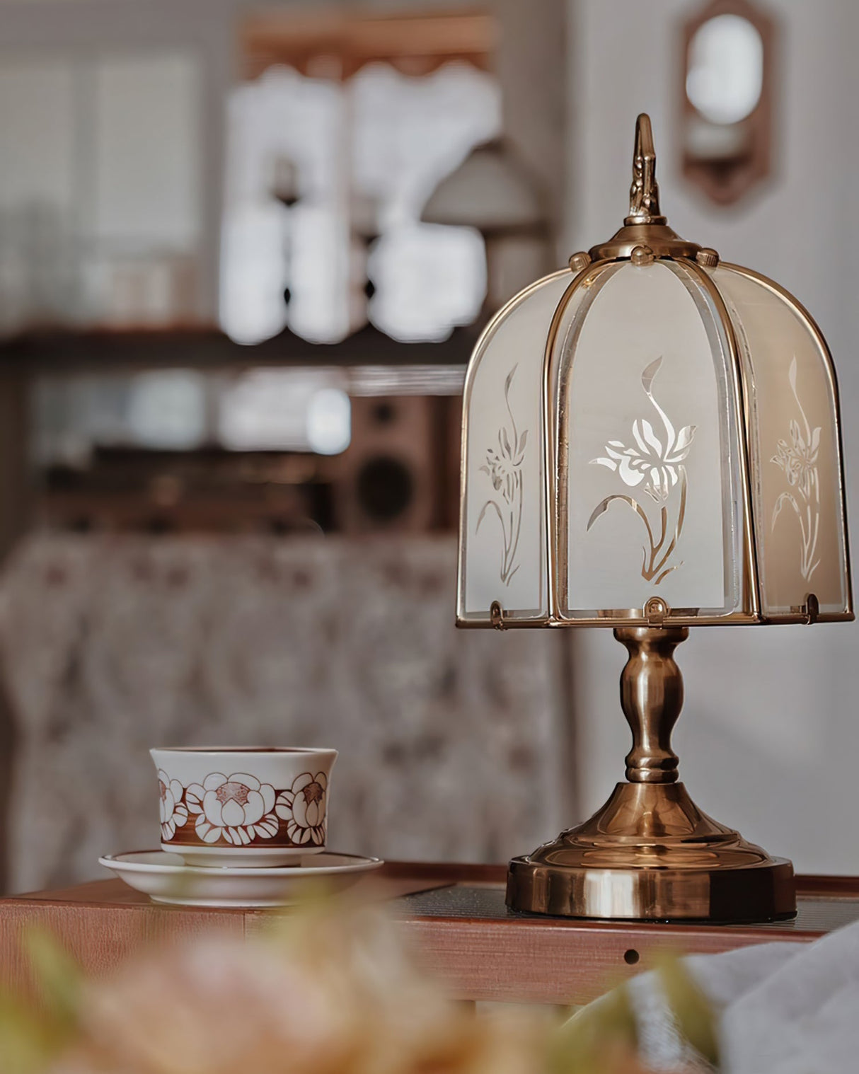 Victorian Table Lamp  Glass Dome Orchid Pattern - Product detail 7