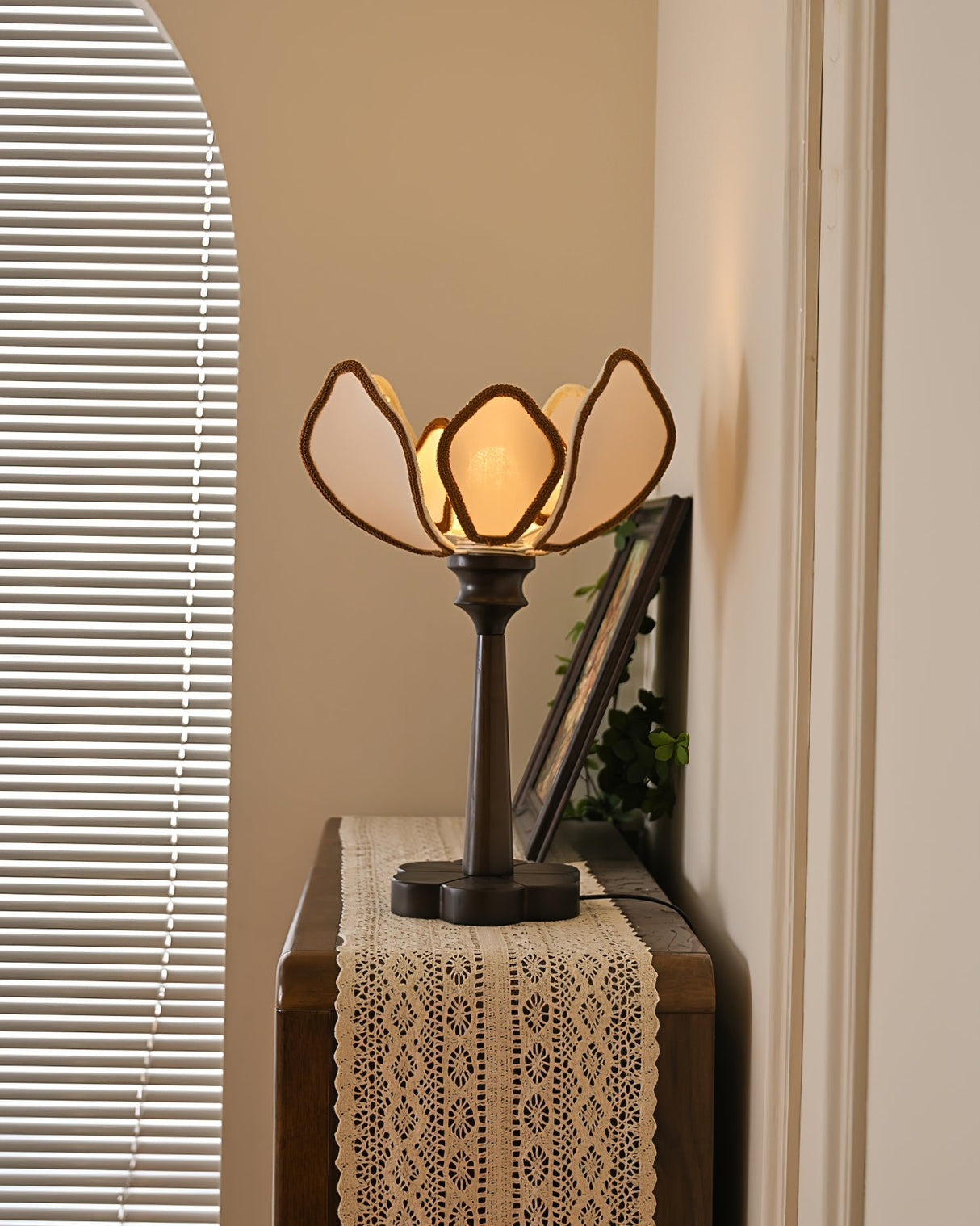 Floral Table Lamp  Petal Shade Design With Wooden Base - Product detail 5