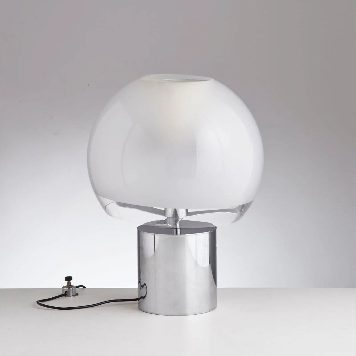 Modern Globe Table Lamp  Brass Base Glass Sphere Design - Product detail 9