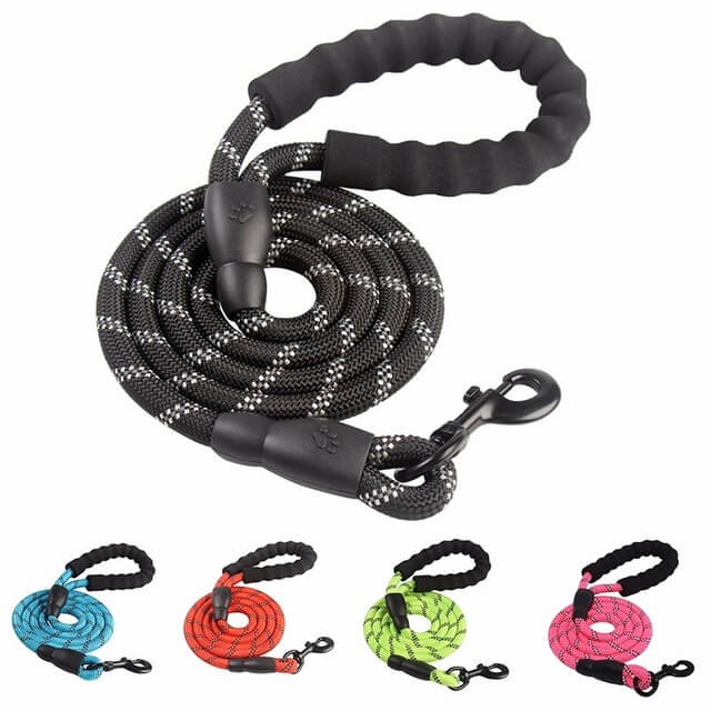 Reflective Dog Leash  Heavy-Duty Nylon With 360 Rotating Hook - Detailed view