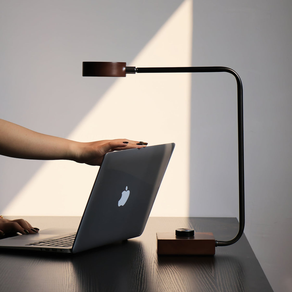 Modern Table Lamp  Adjustable Metal Design - Detailed view