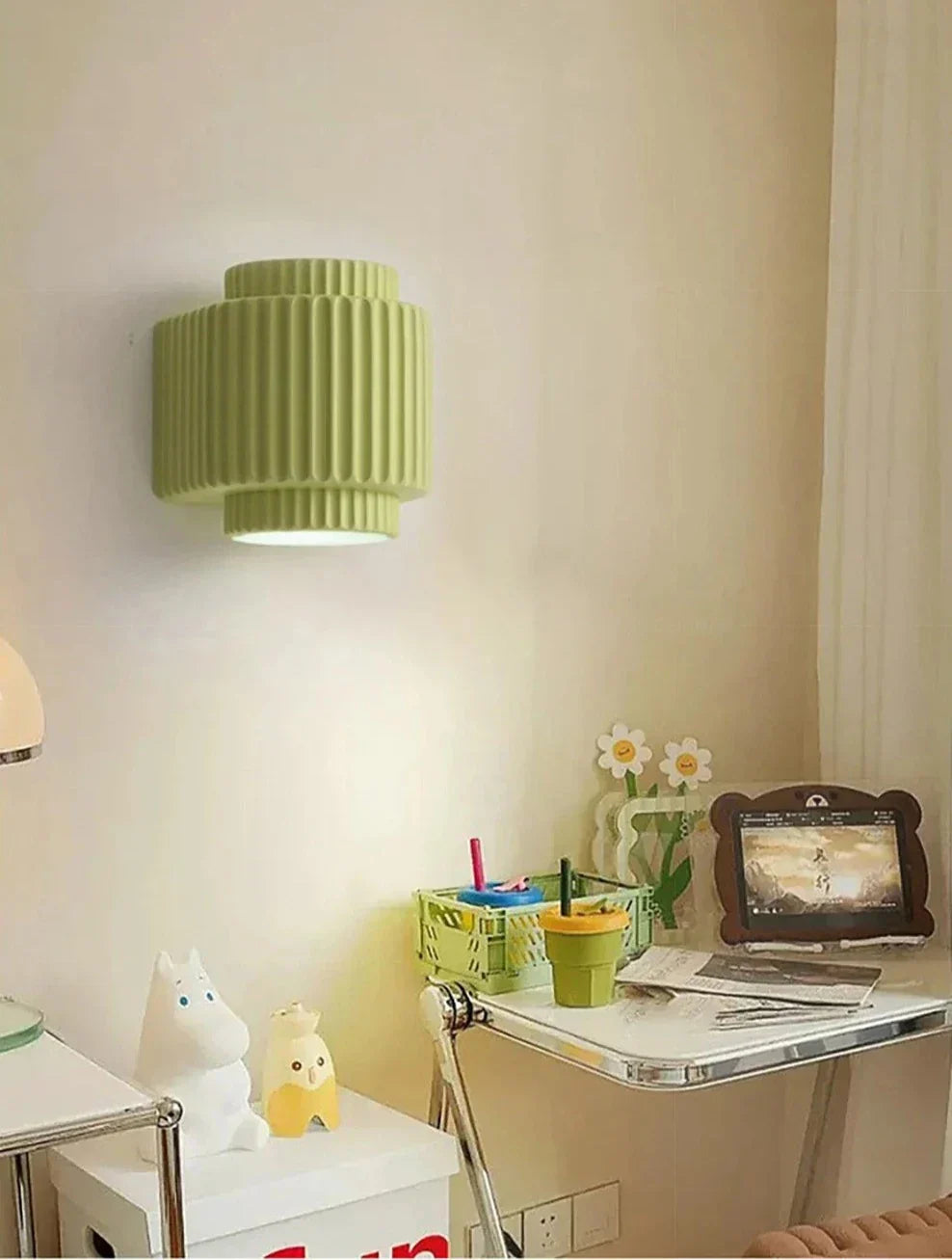 Modern Wall Sconce  Ribbed Resin Design - Product detail 12