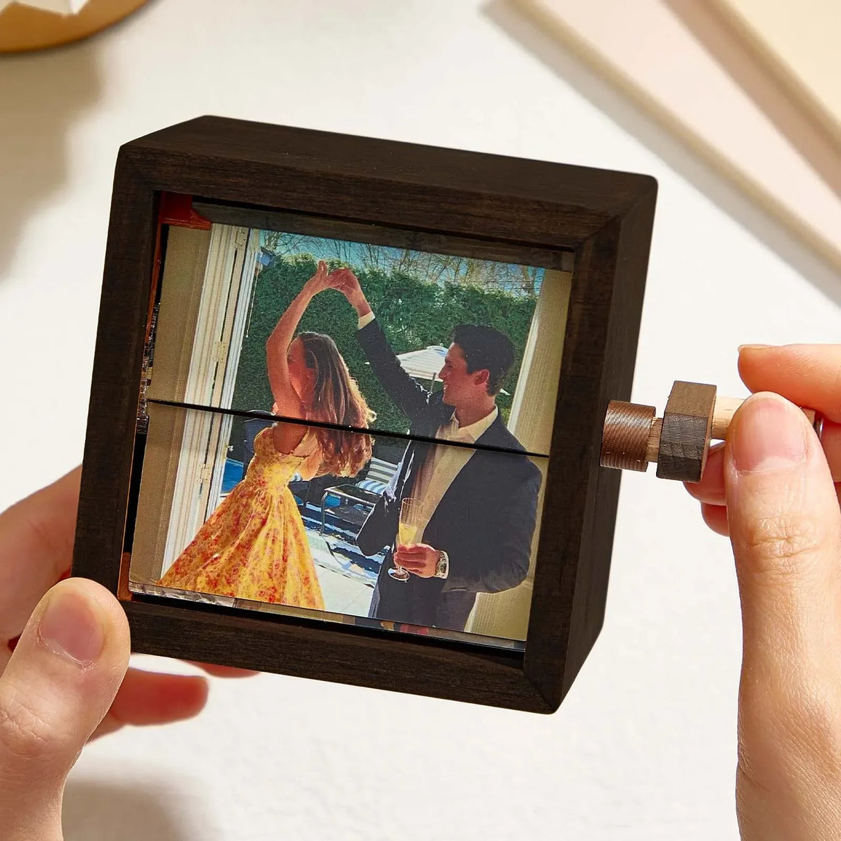 Wooden Photo Flipbook Frame  Hand-Cranked Memory Display Box - Product detail 9