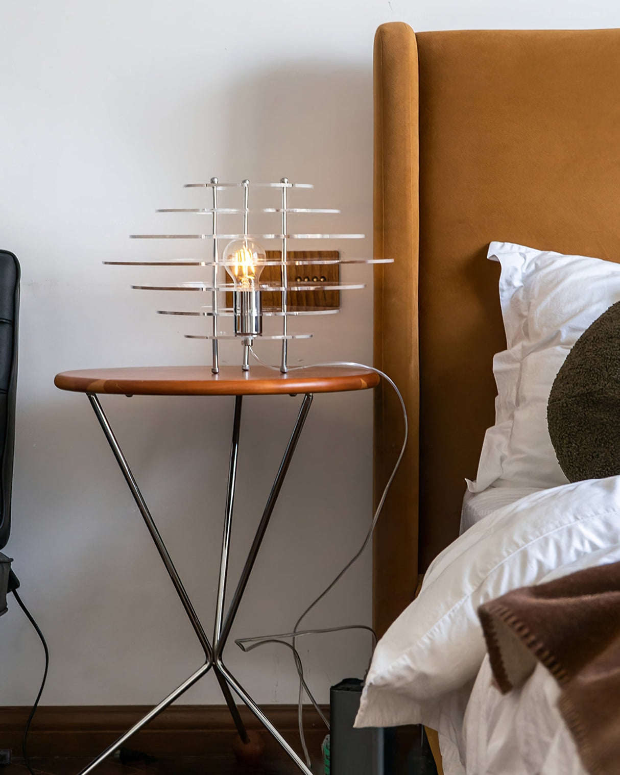 Modern Acrylic Table Lamp  Chrome Layered Design - Product detail 4