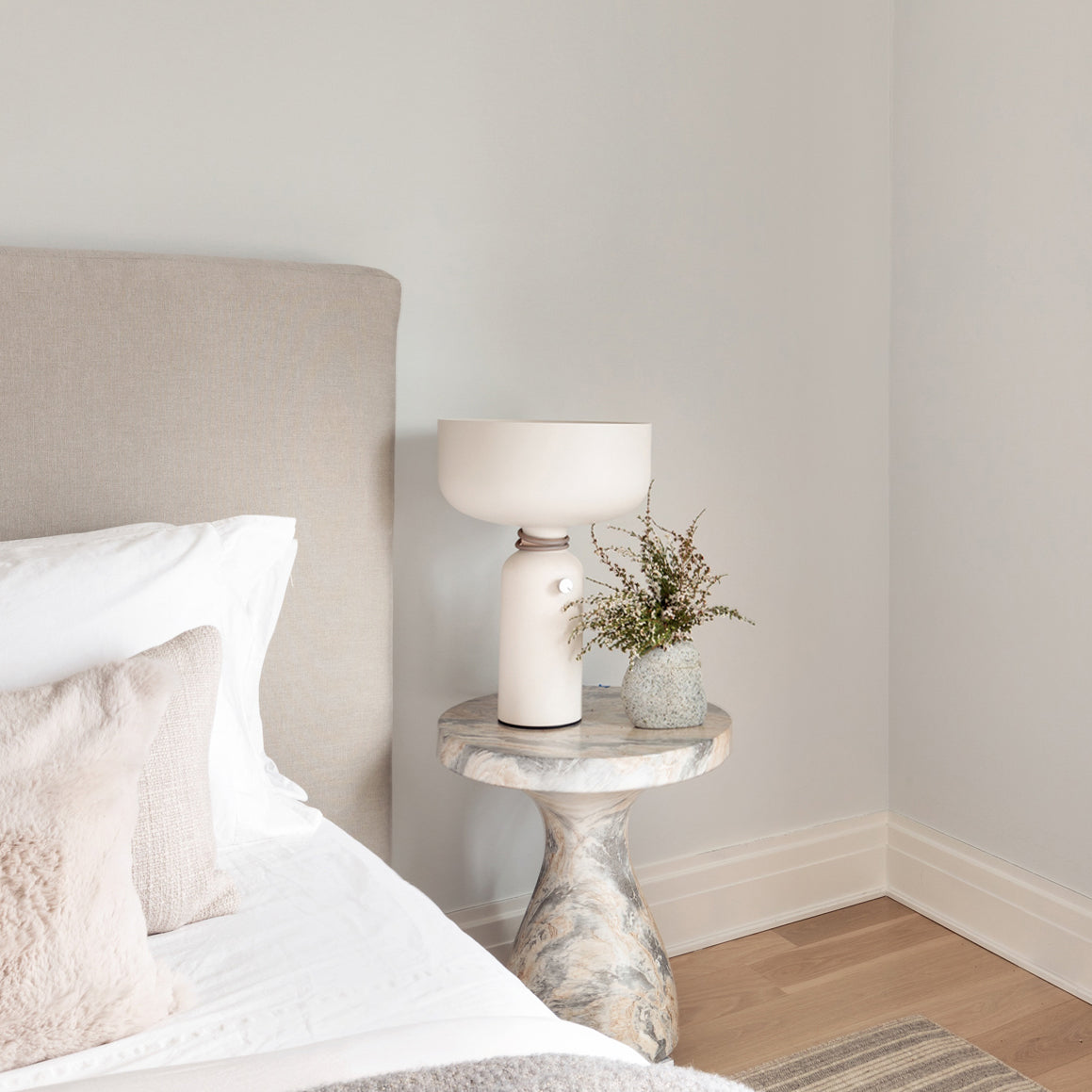 Modern Table Lamp  Minimalist Metal Design - Product detail 9