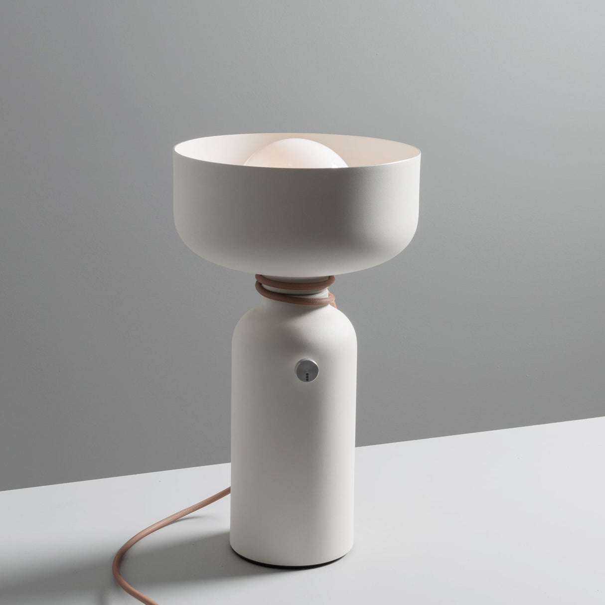 Modern Table Lamp  Minimalist Metal Design - Product detail 6