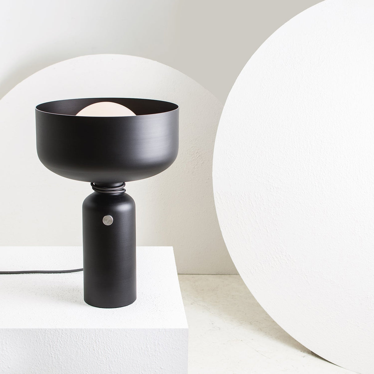 Modern Table Lamp  Minimalist Metal Design - Product detail 7