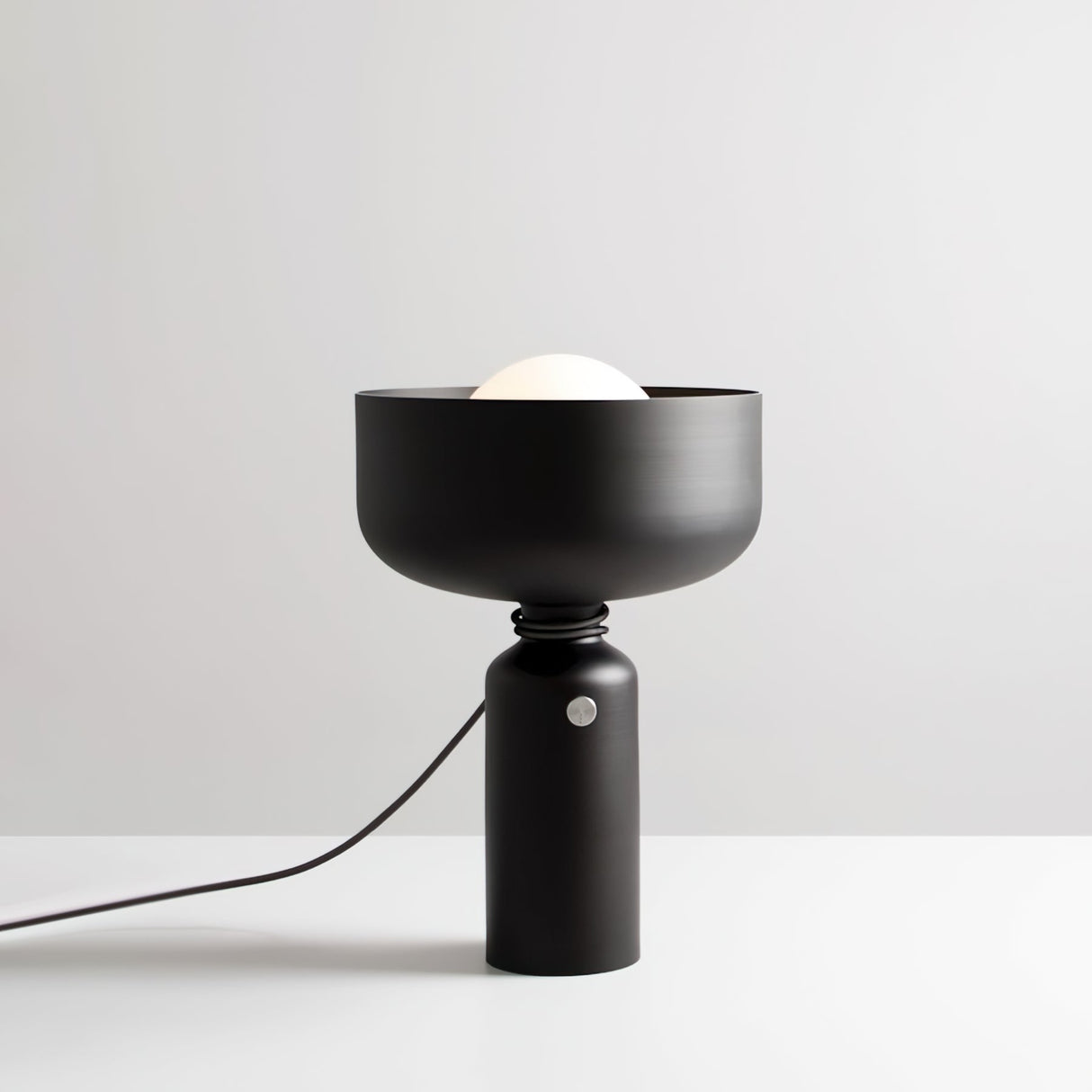 Modern Table Lamp  Minimalist Metal Design - Detailed view