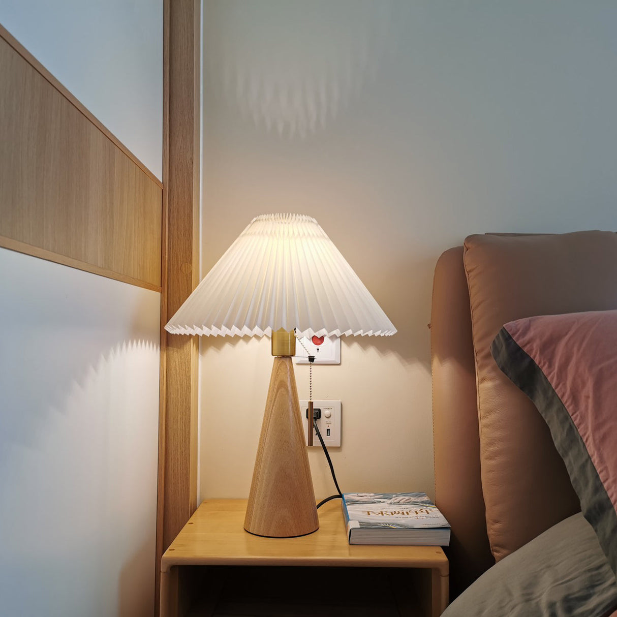 Wooden Table Lamp  Pleated Linen Shade Mid-Century Design - Product detail 7