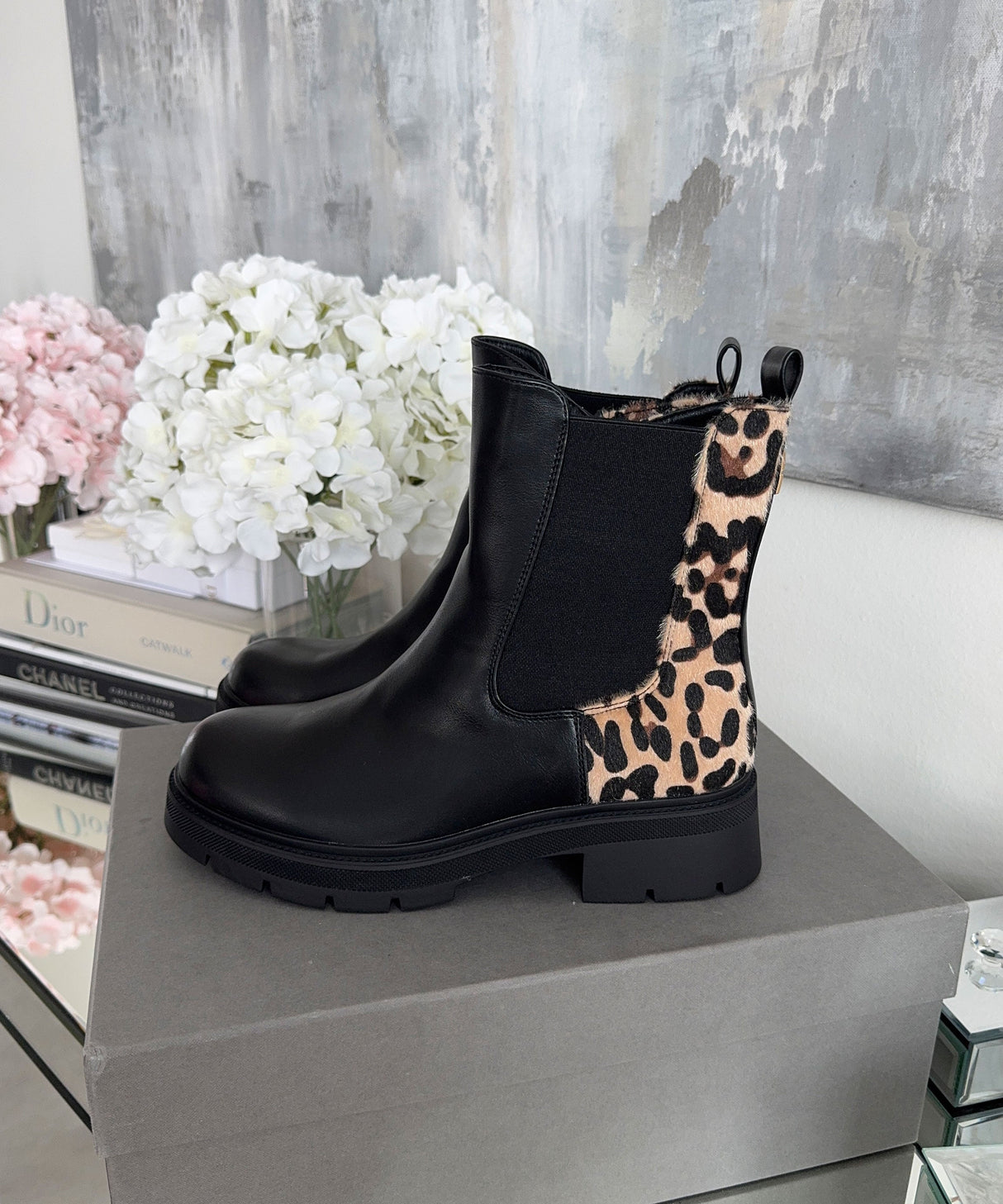 Leopard Print Chelsea Boots  Black Leather With Animal Pattern - Product detail 4