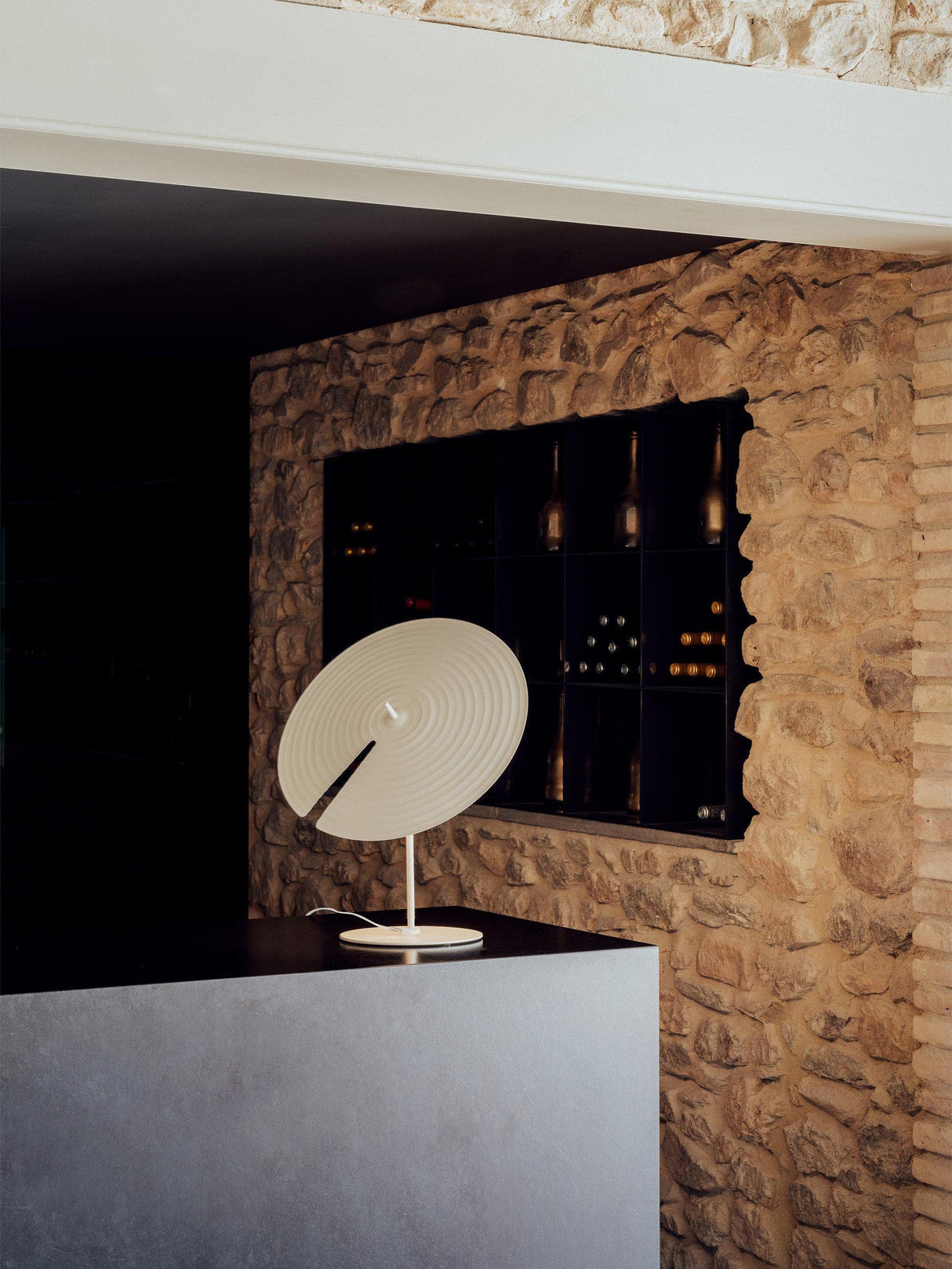 Modern Table Lamp  Rotating Disc Shade Design - Product detail 13