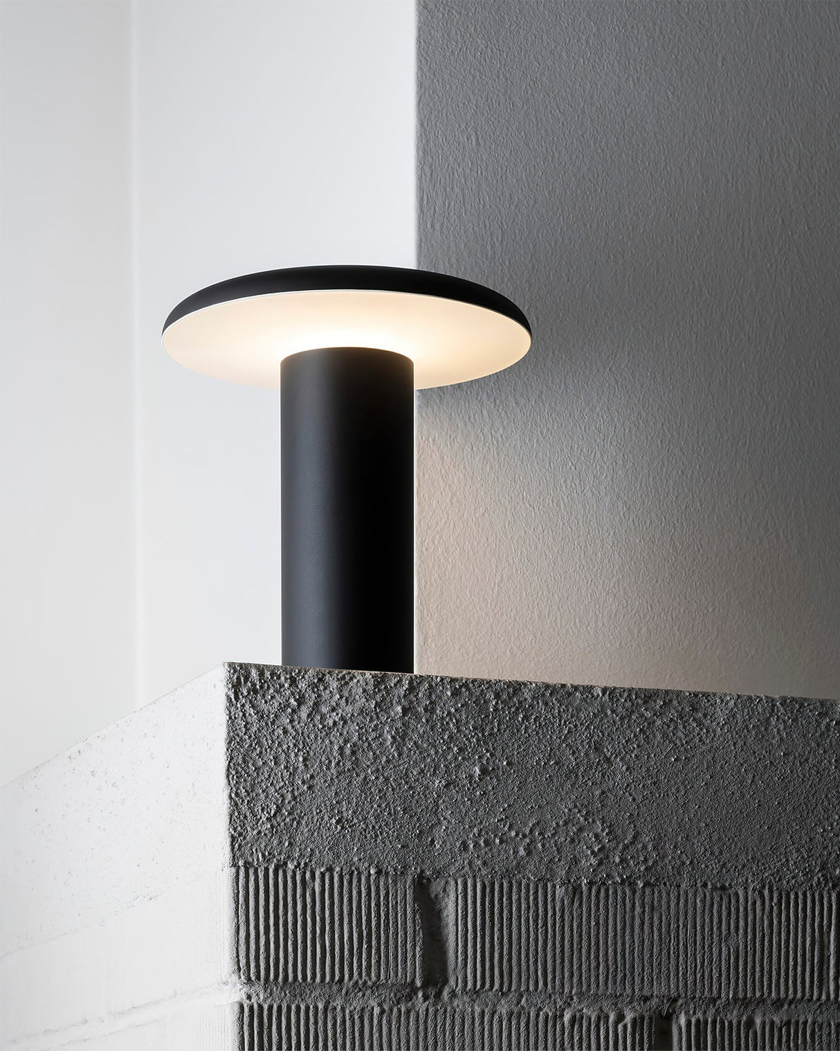 Modern LED Table Lamp  Wireless USB Charging Design - Product detail 11