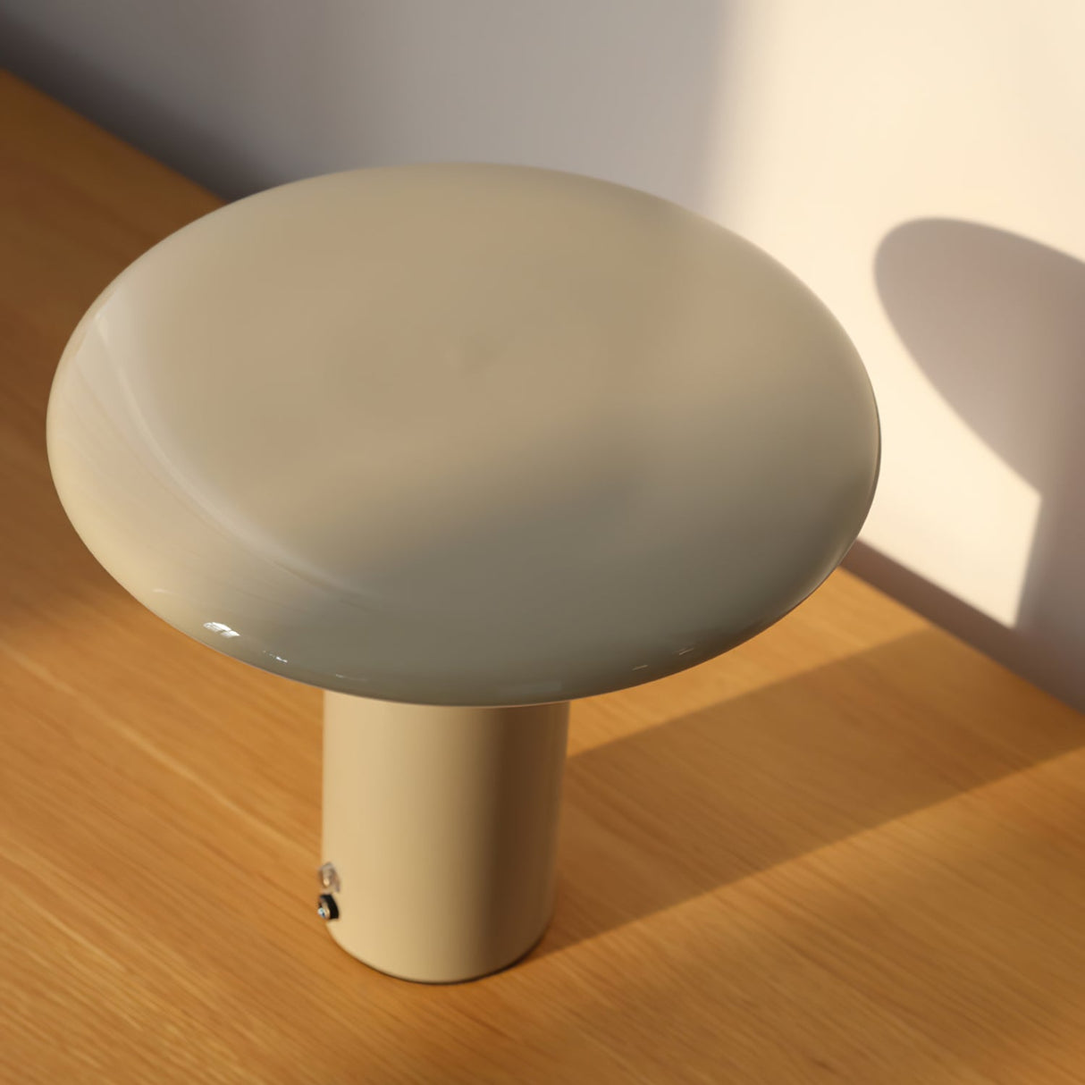 Modern LED Table Lamp  Wireless USB Charging Design - Product detail 8