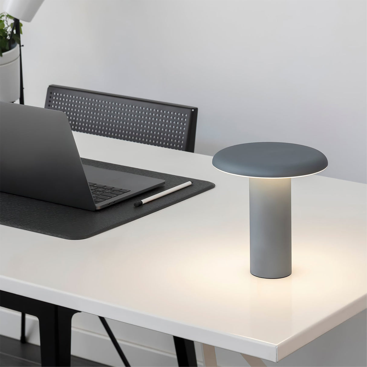 Modern LED Table Lamp  Wireless USB Charging Design - Product detail 14