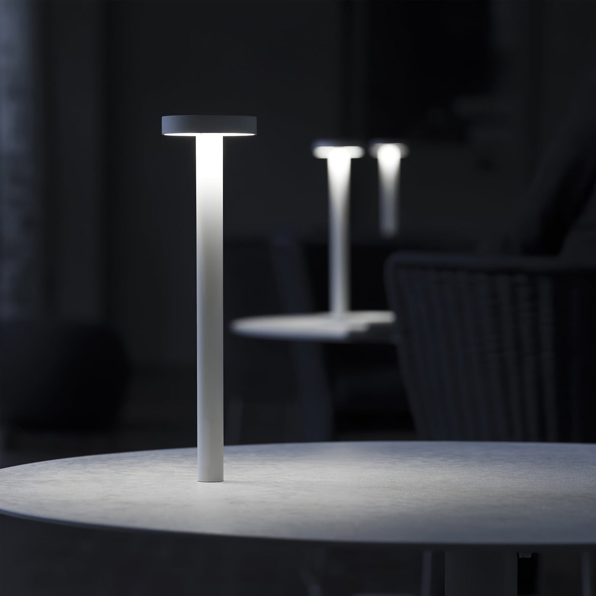 Modern LED Table Lamp  Magnetic Base Portable Design - Product detail 9