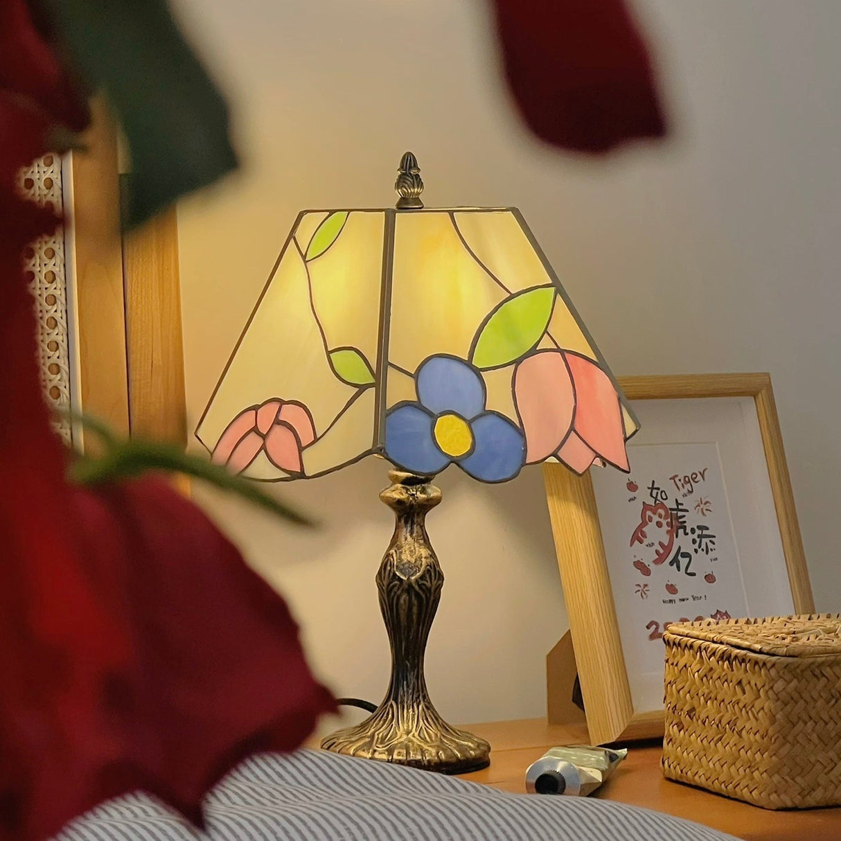 Vintage Tiffany Table Lamp  Floral Glass Shade With Antique Gold Base - Detailed view