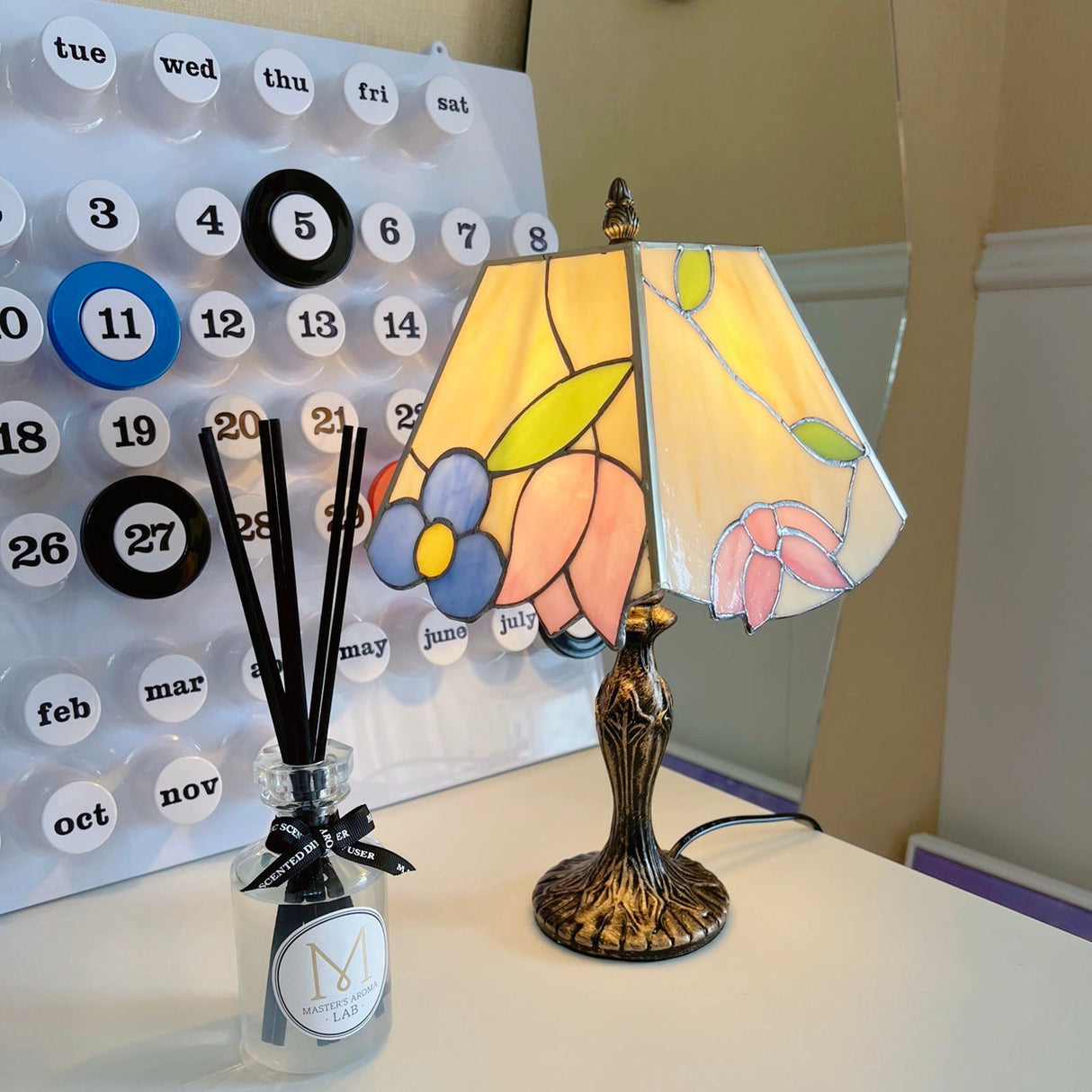 Vintage Tiffany Table Lamp  Floral Glass Shade With Antique Gold Base - Product detail 21