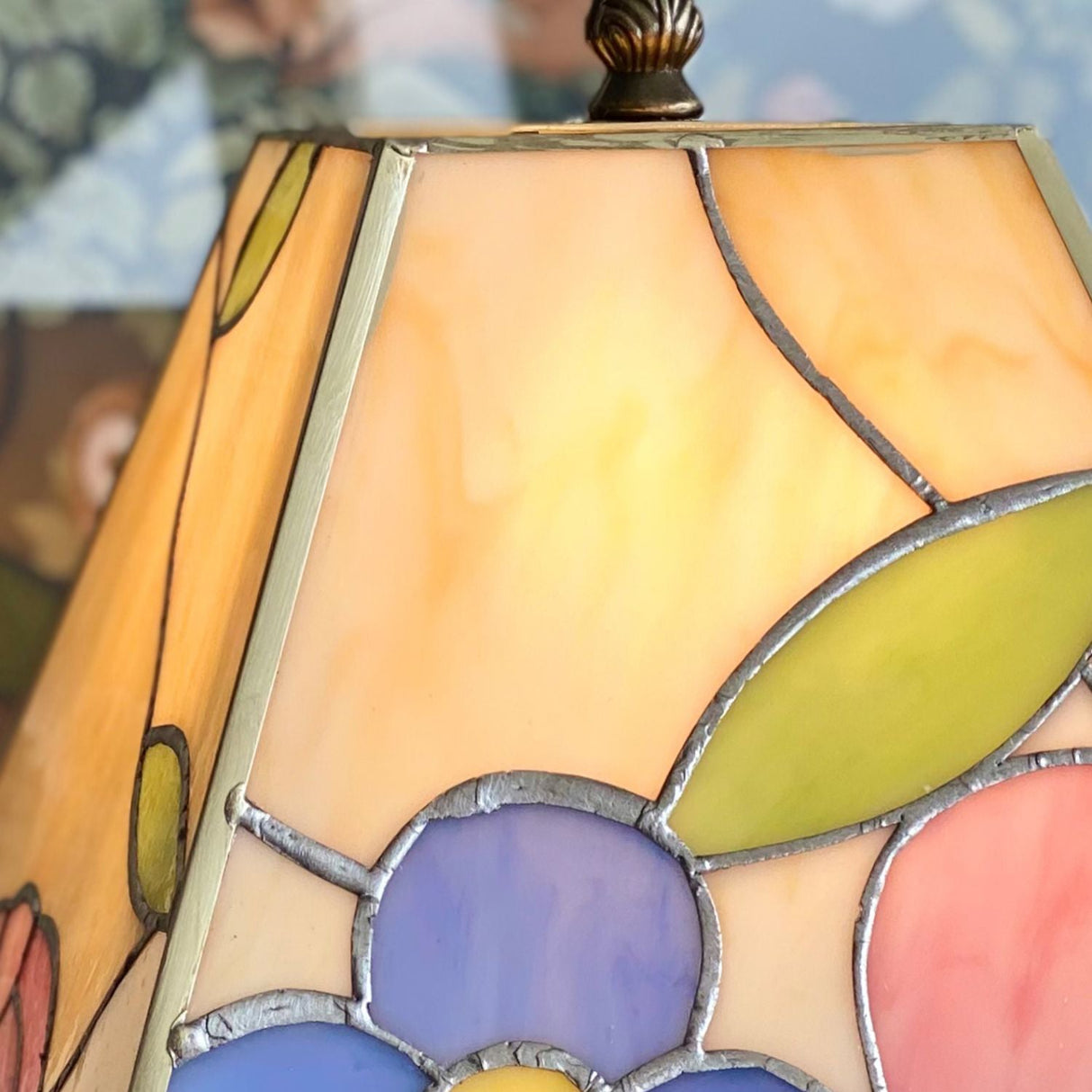 Vintage Tiffany Table Lamp  Floral Glass Shade With Antique Gold Base - Product detail 14
