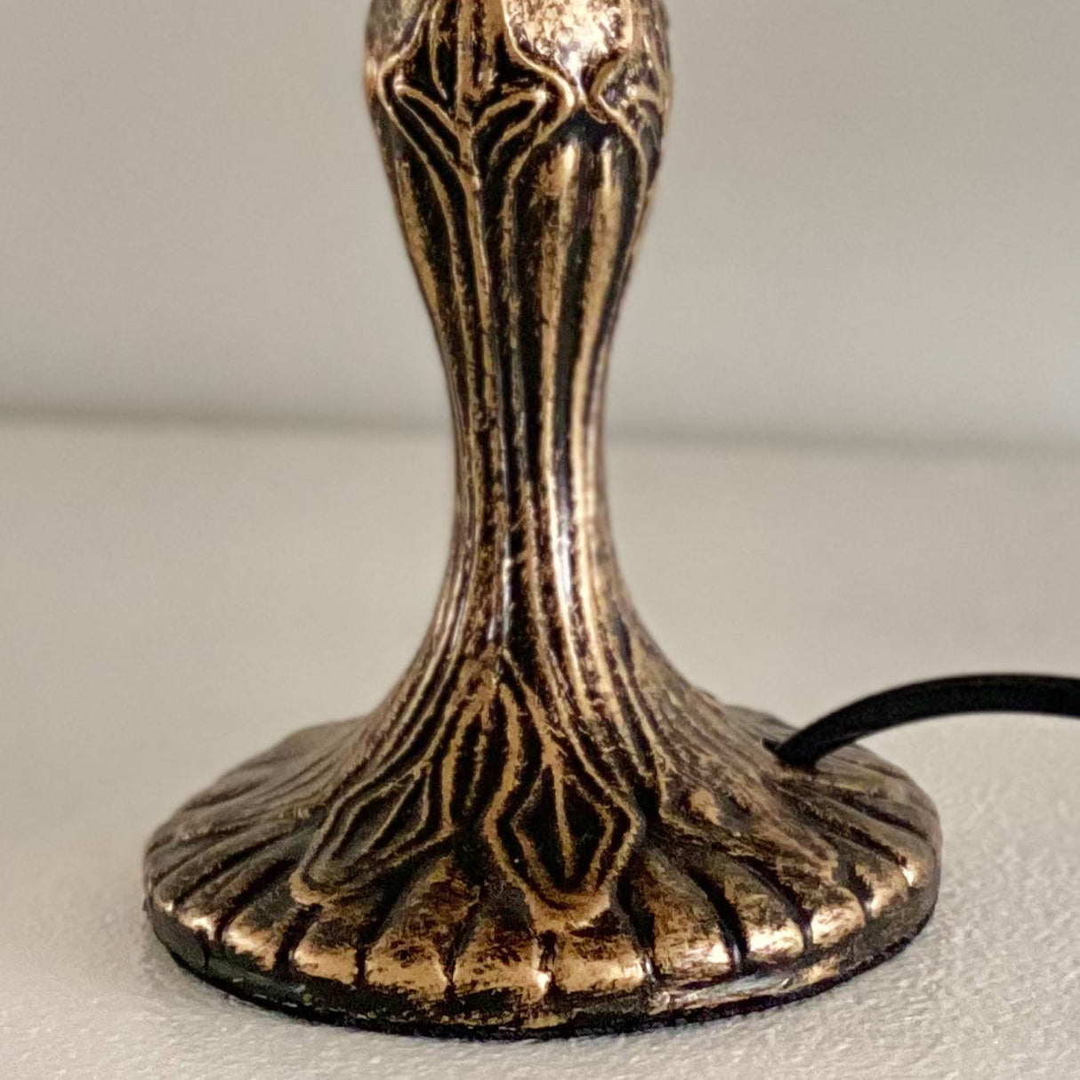 Vintage Tiffany Table Lamp  Floral Glass Shade With Antique Gold Base - Product detail 16