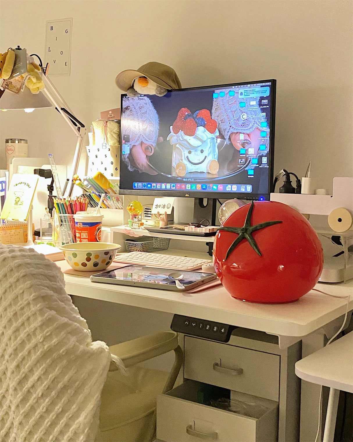 Tomato Table Lamp  Playful LED Resin Design - Product detail 24