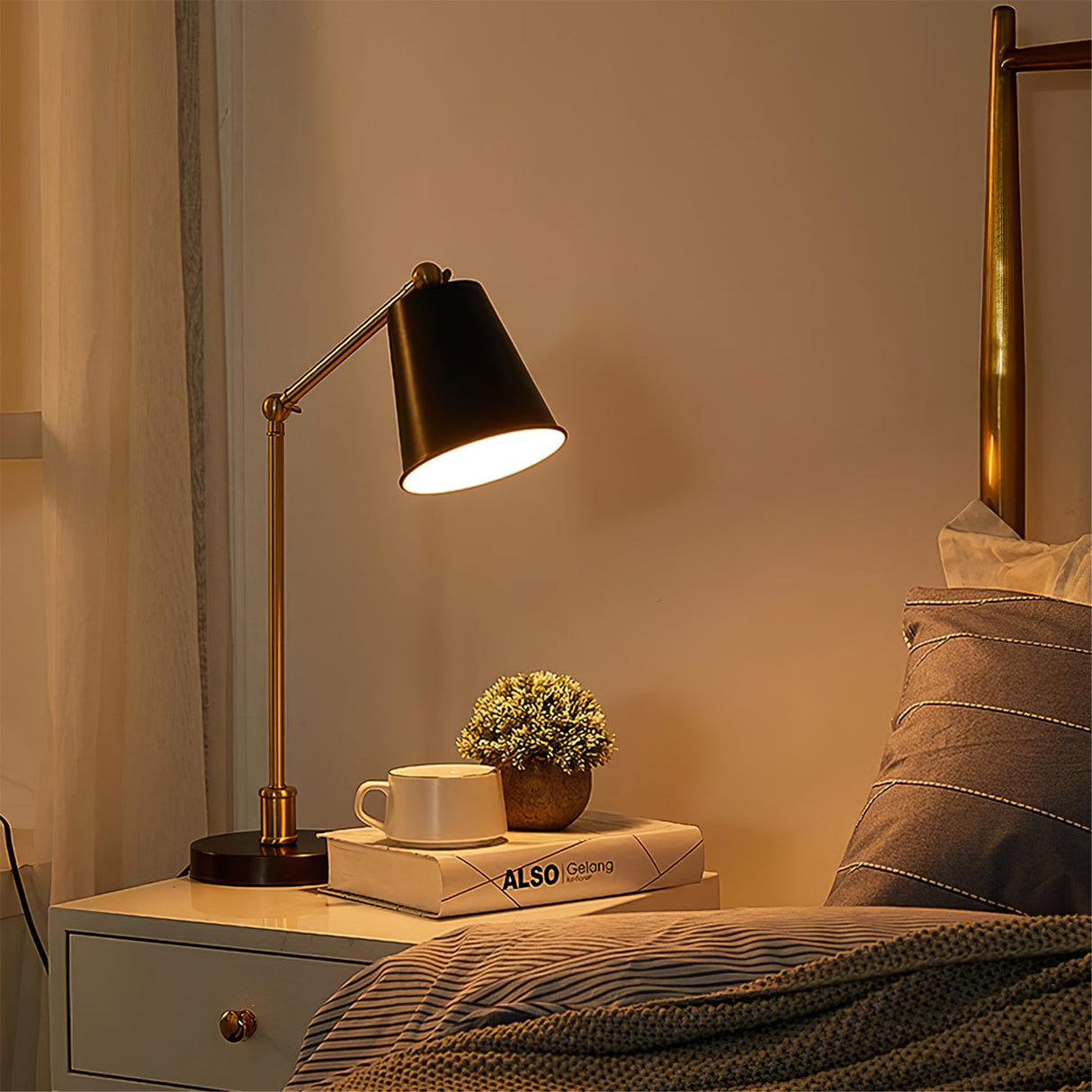 Modern Task Desk Lamp  Brass and Black Metal Design - Product detail 4