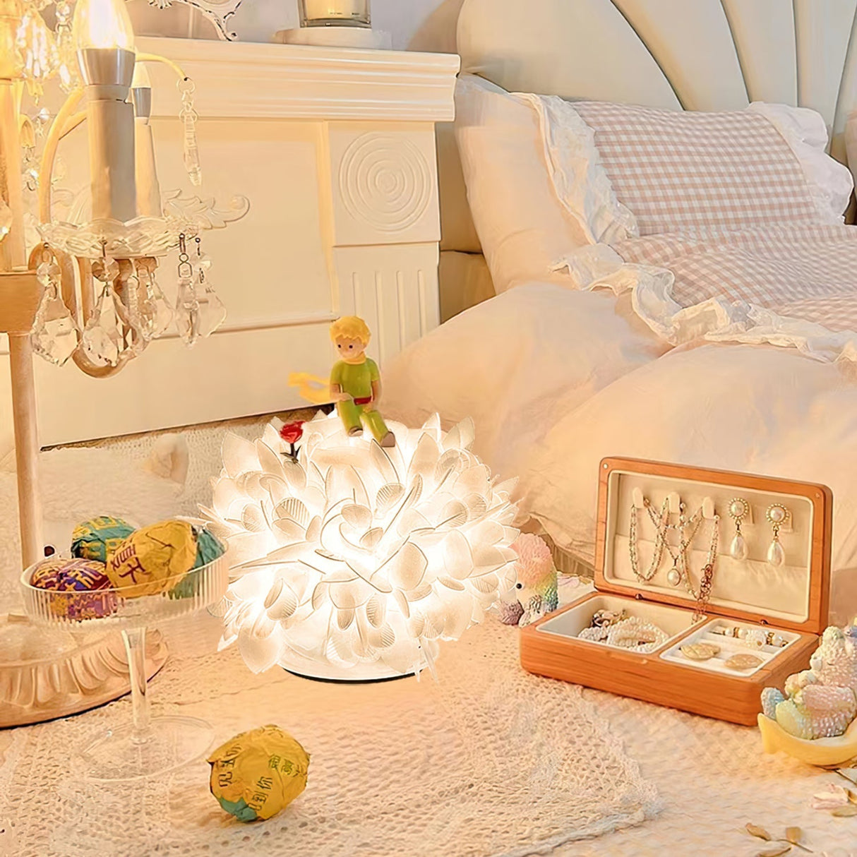 Floral Table Lamp  White Petal Design with Metal Base - Product detail 5
