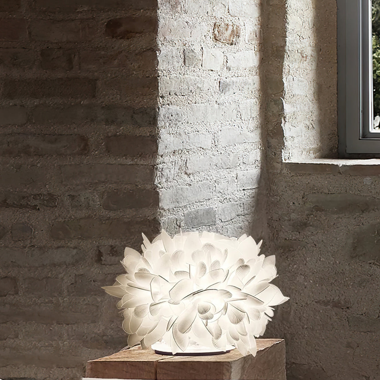 Floral Table Lamp  White Petal Design with Metal Base - Product detail 9