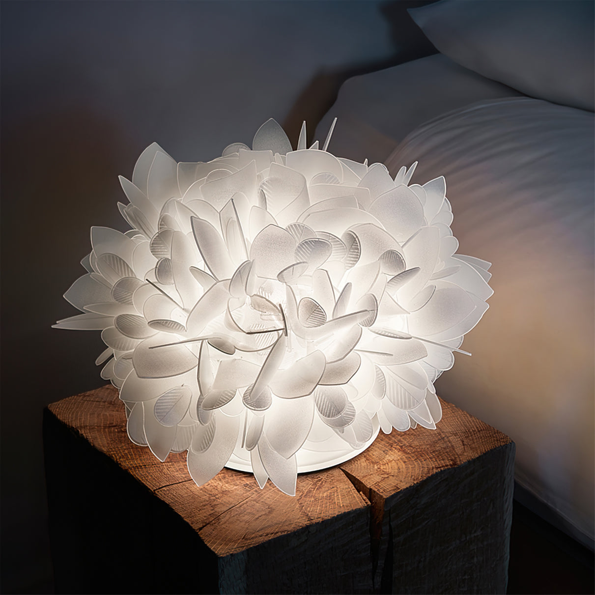 Floral Table Lamp  White Petal Design with Metal Base - Product detail 7