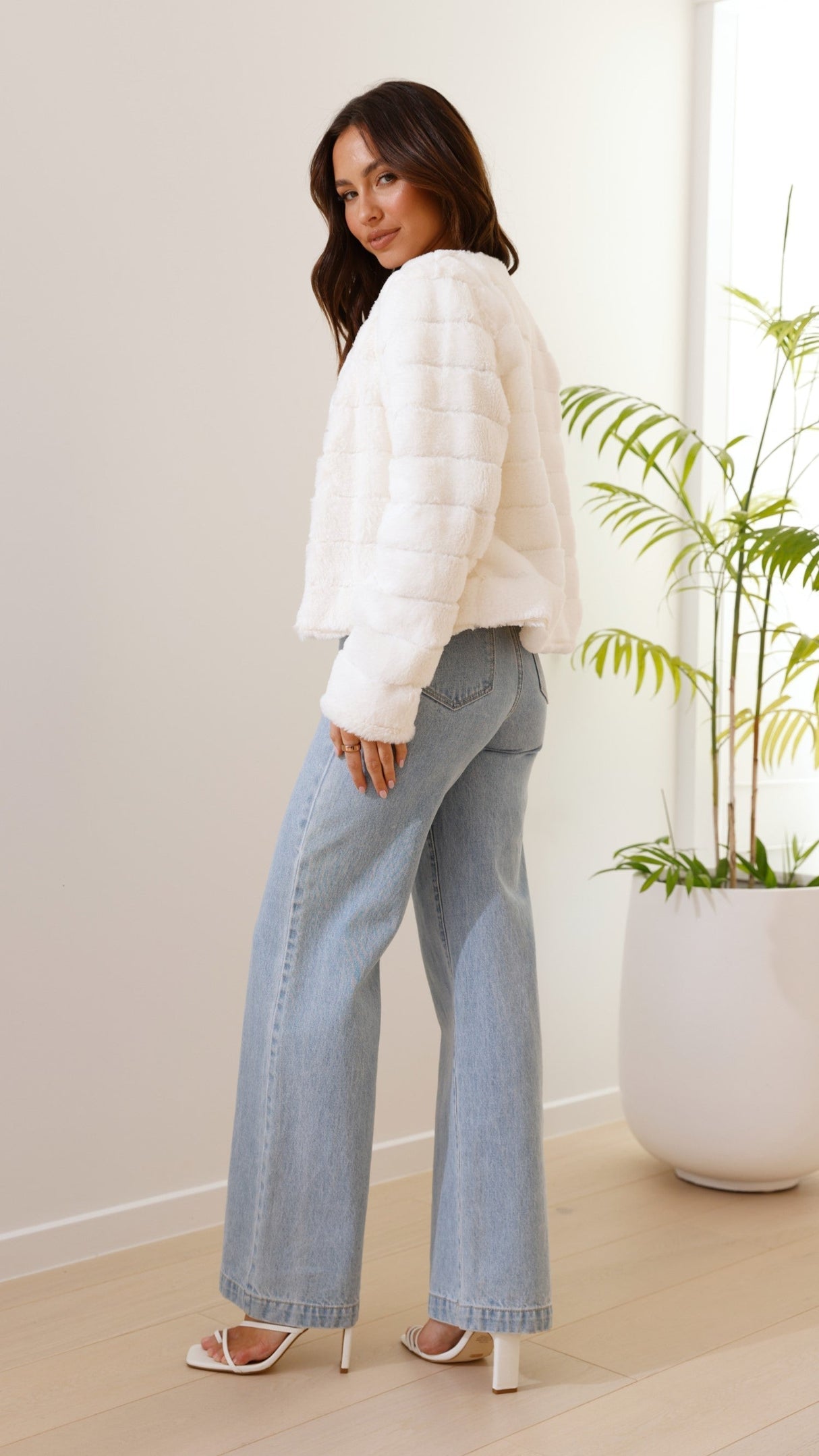 Quilted Faux Fur Crop Jacket  Open Front Winter White Design - Product detail 4