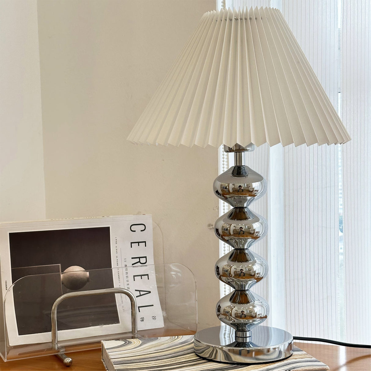 Modern Table Lamp  Chrome Stacked Spheres Base - Product detail 4