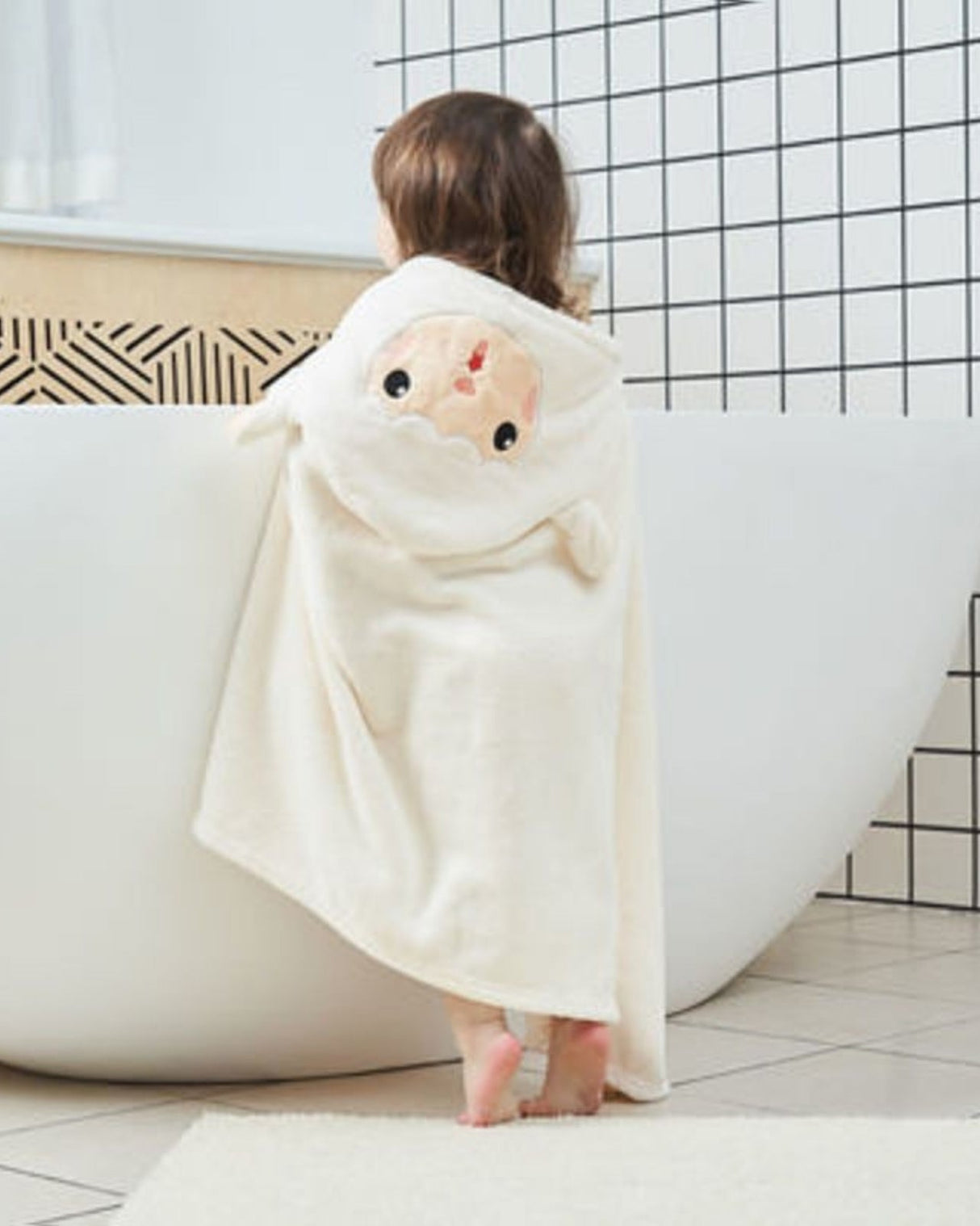 Kids Hooded Bath Towel  White Sheep Design - Detailed view