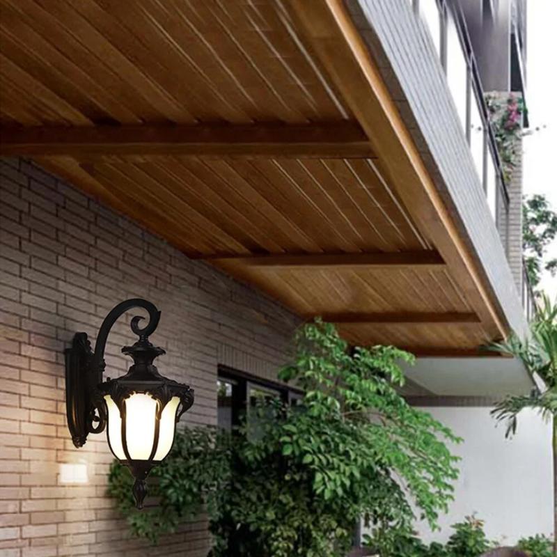 Victorian Outdoor Wall Light  Cast Iron Lantern Design - Product detail 4