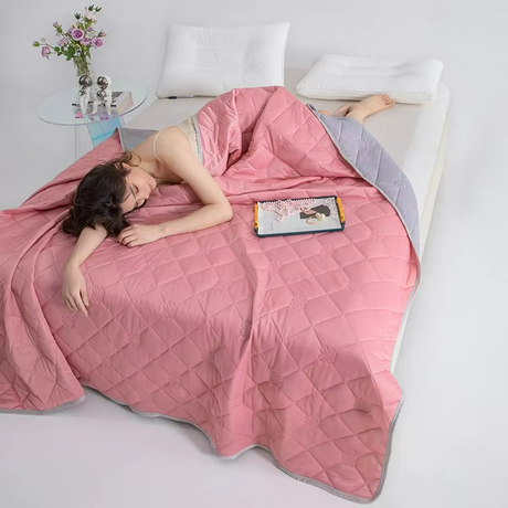 Cooling Summer Comforter  Dual-Sided Temperature Regulating Quilt - Detailed view