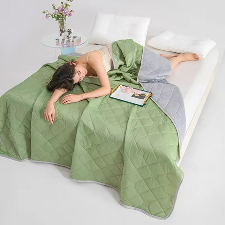 Cooling Summer Comforter  Dual-Sided Temperature Regulating Quilt - Product example