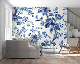 Blue and white chinoiserie wallpaper in bright living room with modern furniture