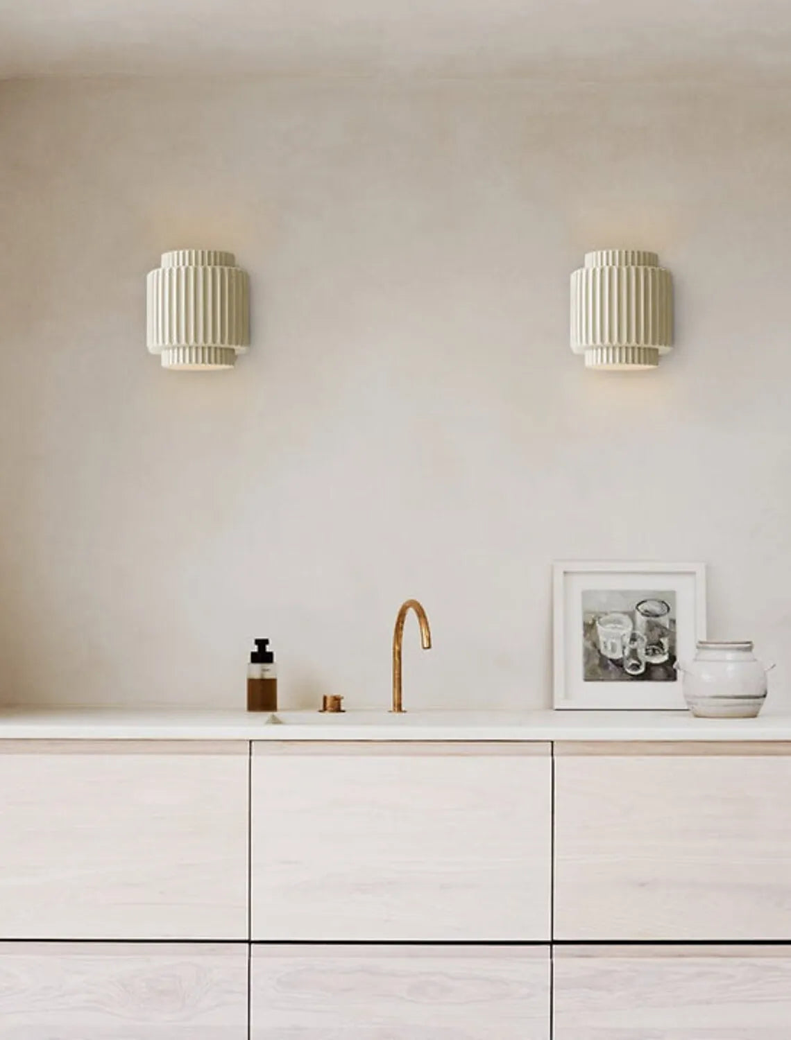 Modern Wall Sconce  Ribbed Resin Design - Product detail 7