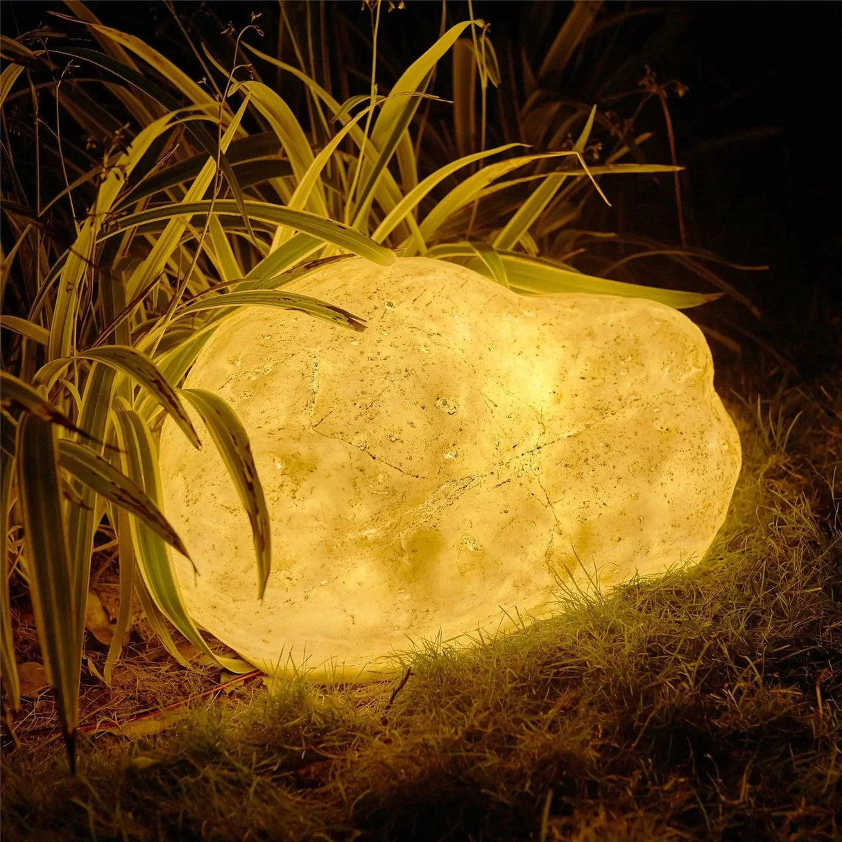 Solar Garden Stone Light  Natural Rock Formation Design - Product detail 4