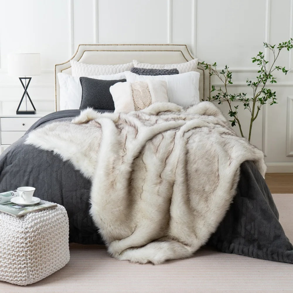 Luxury Faux Fur Throw Blanket  Premium Fox Fur Design - Product showcase