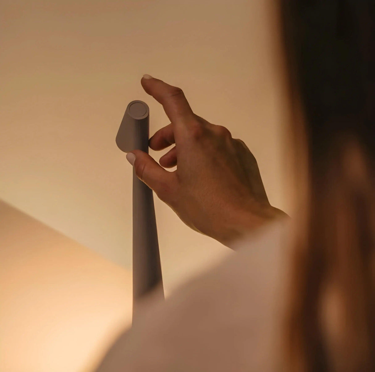Modern LED Table Lamp  Aluminum Portable Design - Product detail 5